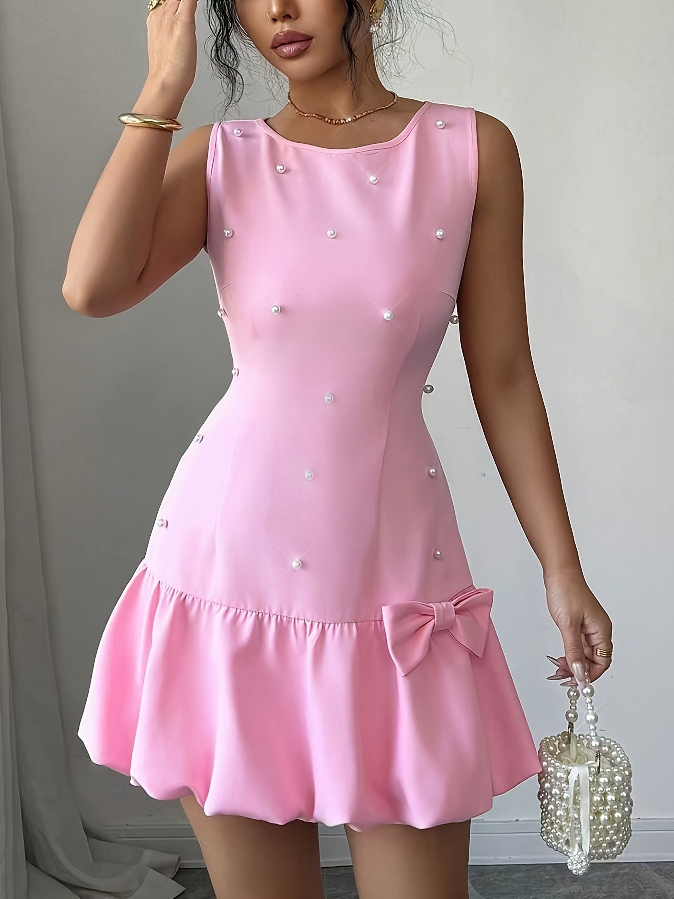 A New Spring And Summer French Elegant Mini Dress With A Round Neck And A Well-fitted Sleeveless Design, Decorated With Pearls And Bows